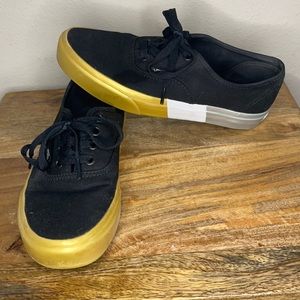 Women’s Vans size 7 *samples* worn once. Clean